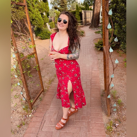 Meet your seller/buyer Sara ☺️ - Picture 2 of 5